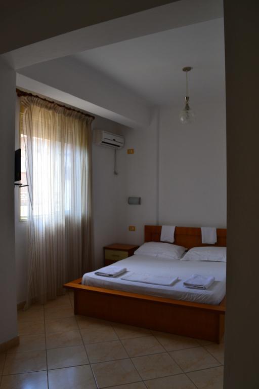 Hotel Alpine Vlorë Pokoj fotografie